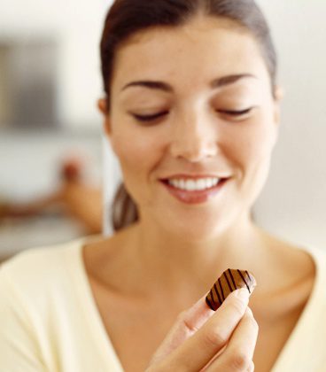 Il cioccolato amaro allunga la vita e combatte l'ipertensione