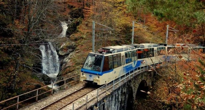 Il treno del foliage, per ammirare i colori dell’autunno tra Italia e Svizzera