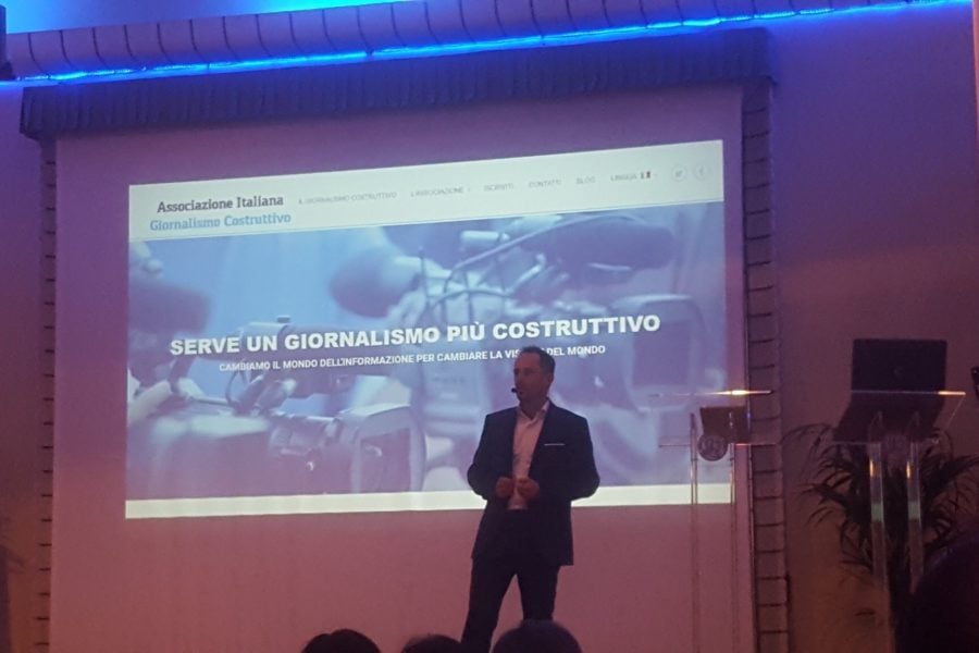 Silvio Malvolti, fondatore del primo sito di buone notizie, racconta come diventare giornalista all'evento sul giornalismo costruttivo.