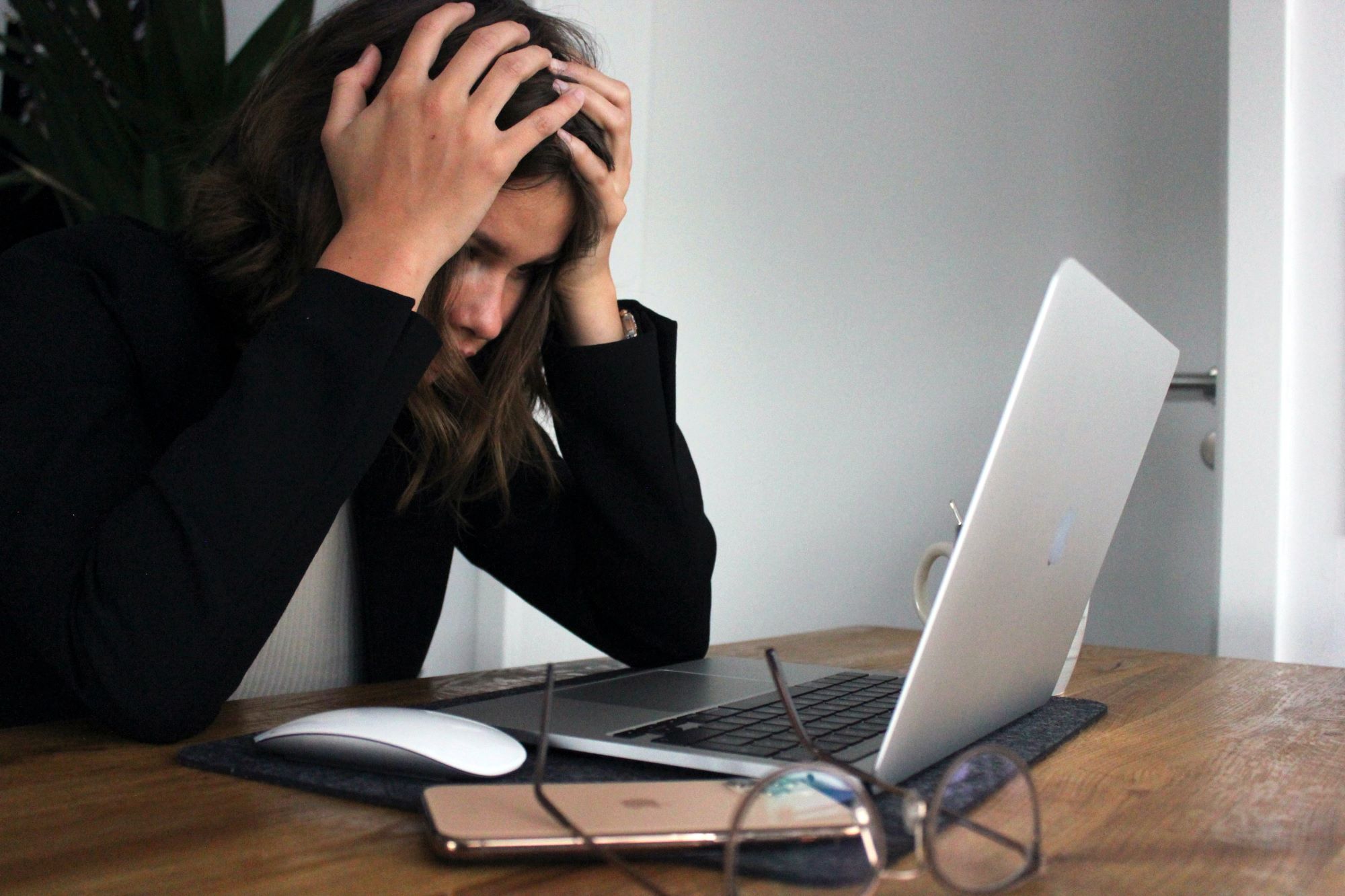 Sindrome da burnout: di cosa si tratta e come uscire dal vortice dello stress