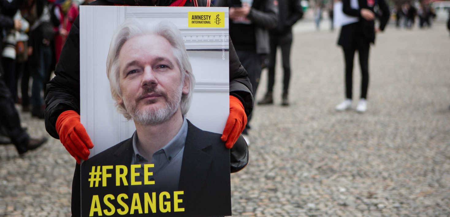 Perché Julian Assange al momento non sarà estradato