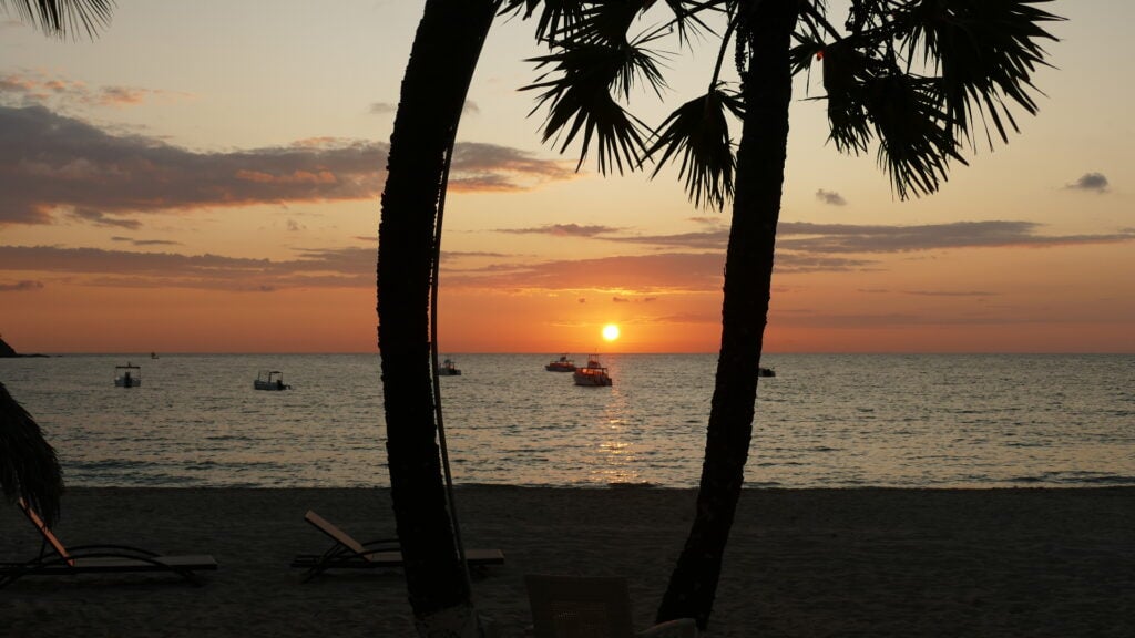 Tramonto in Madagascar. Spiaggia, mare, sole