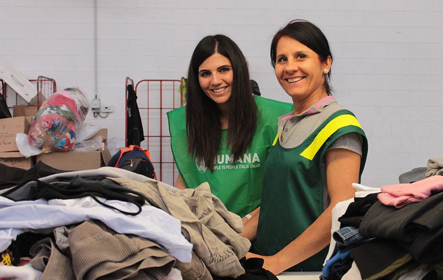Humana Italia: un esempio virtuoso di economia circolare riutilizzando abiti usati
