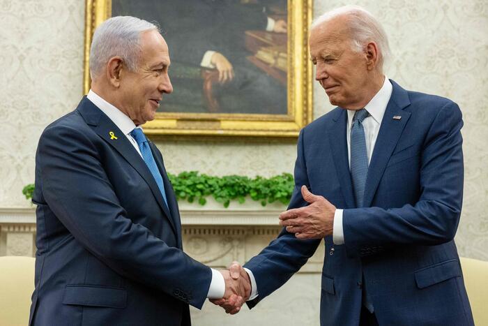 Israele e Libano cessate il fuoco Biden e Netanyahu si stringono la mano.jpg