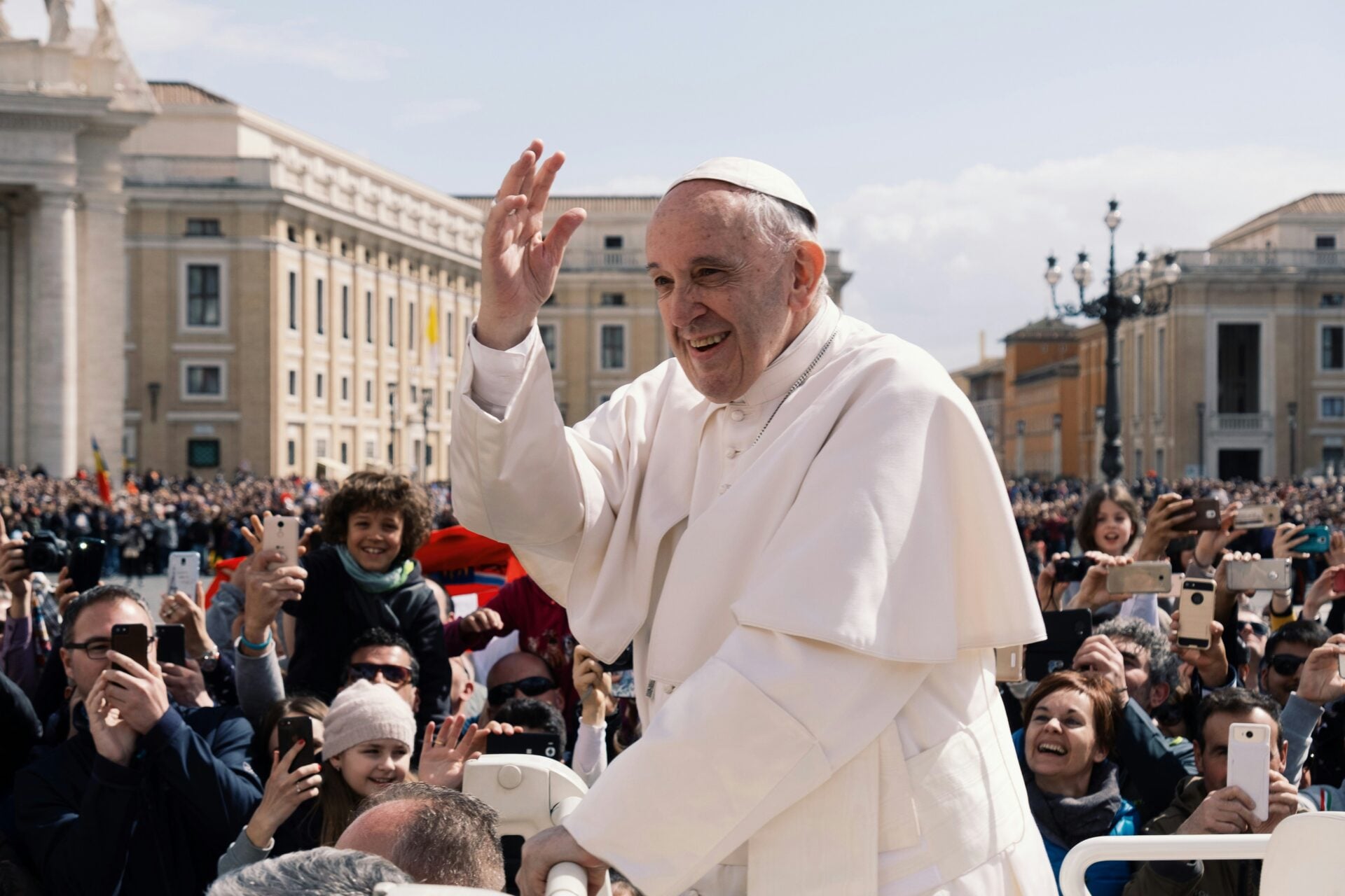 Lotta alle fake news e buon giornalismo: l’eredità che Francesco lascia ai giornalisti
