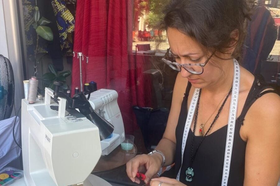 L'arte terapia di Veronica e la sua Boutique del Cucito: la sartoria sociale che riunisce tutti. Foto: Veronica Castrovinci