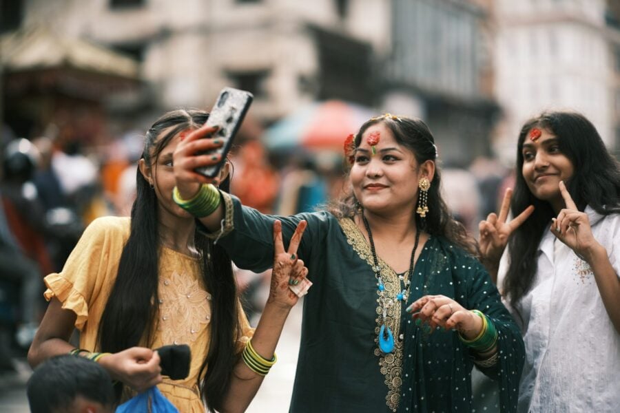 Nepal, alcuni giovani della generazione z