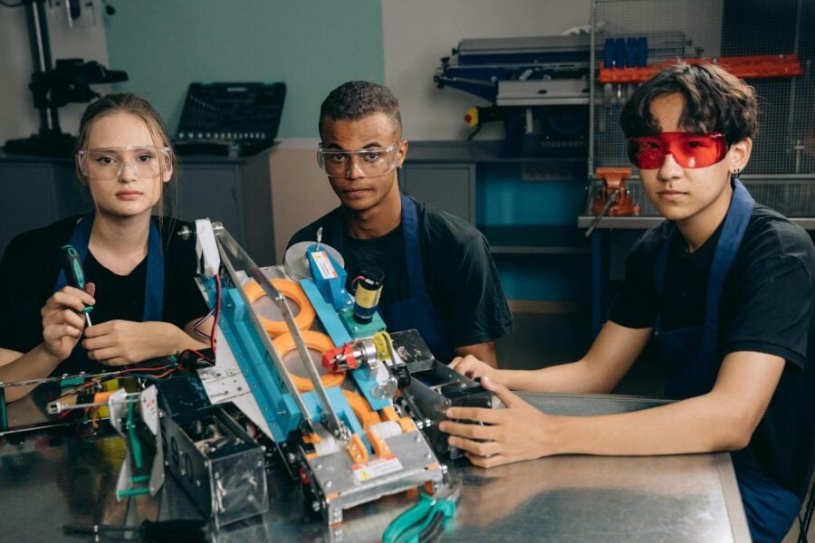 startup italiane e innovazioni tecnologiche: ragazzi e tecnologia