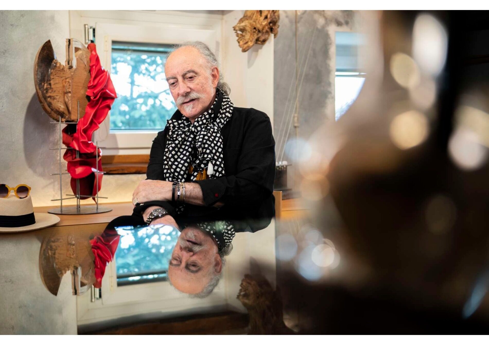 L’arte che trasforma la memoria in rinascita: da materiali di scarto a opere d’arte