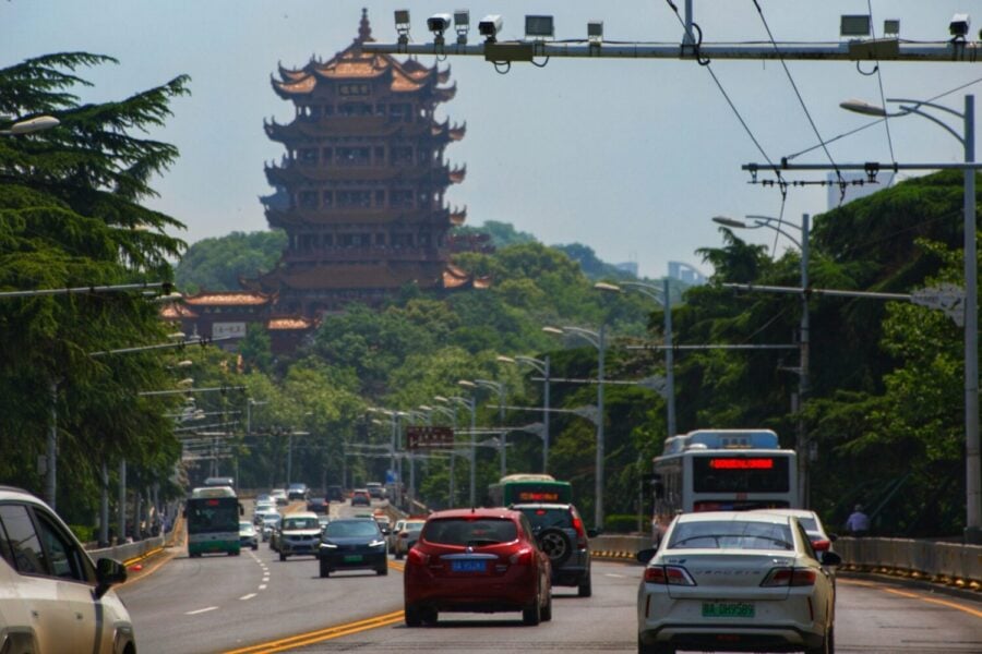 Auto elettriche in Cina: 262 mila vite salvate grazie alla mobilità sostenibile