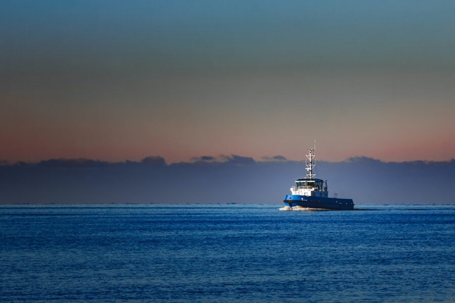 Battello solare per contrastare l'inquinamento marino